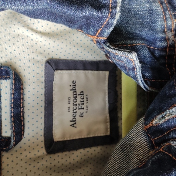 Abercrombie & Fitch cropped jean jacket Sz Small - Picture 2 of 7